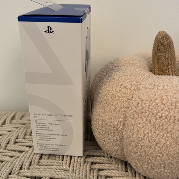 Sony PlayStation 5 DualSense Charging Station Model: CFI-ZDS1 - Picture 2 of 7